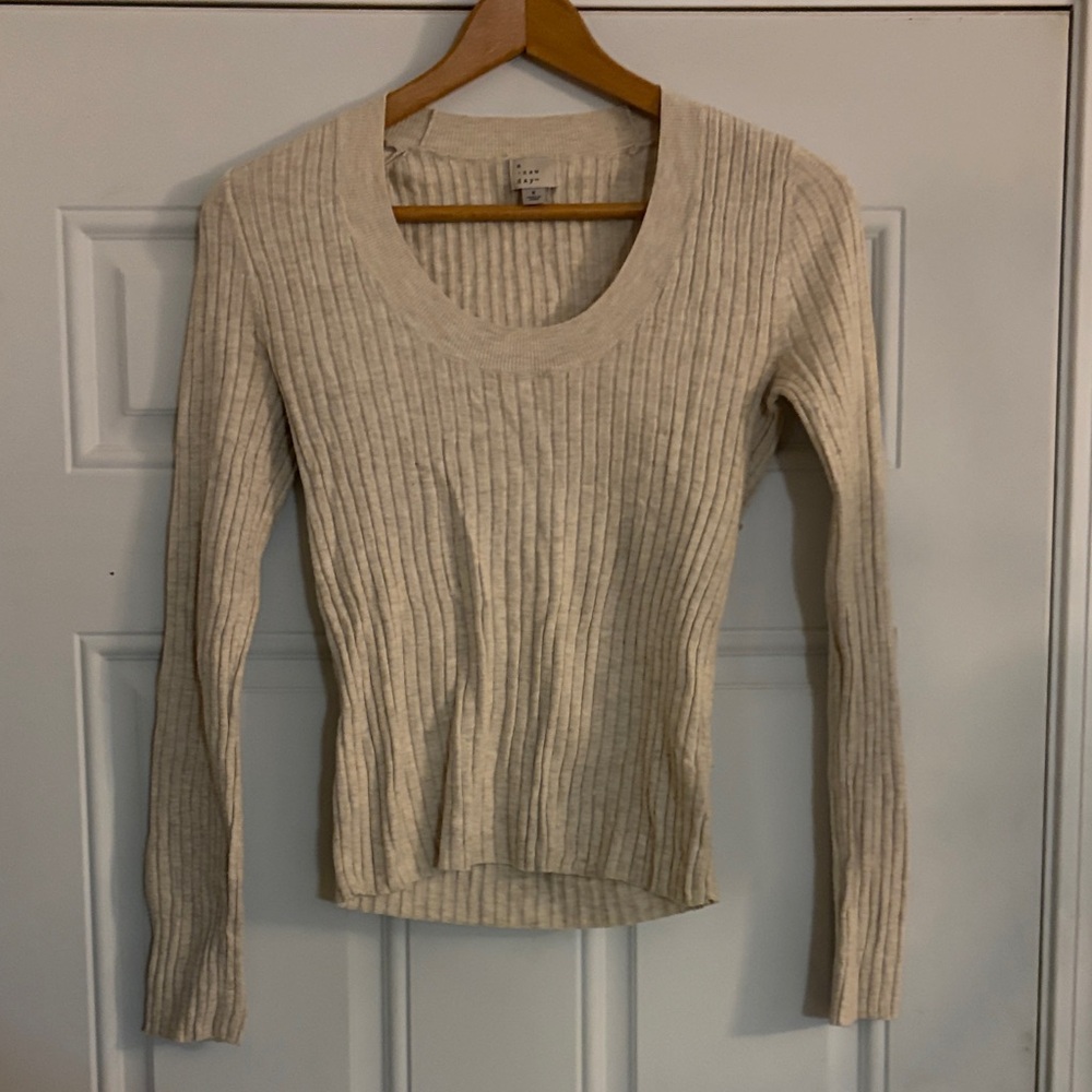 A New Day women's beige ribbed sweater.